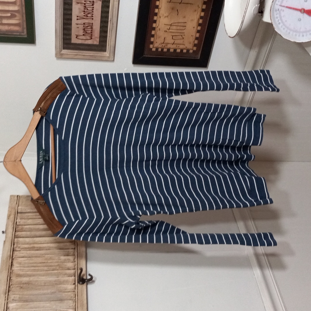 🟢10oz (206) blue ,white striped high low long sleeve blouse